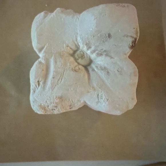 Lush White Floral Bath Bomb Jasmine Fairy - Picture 2 of 9